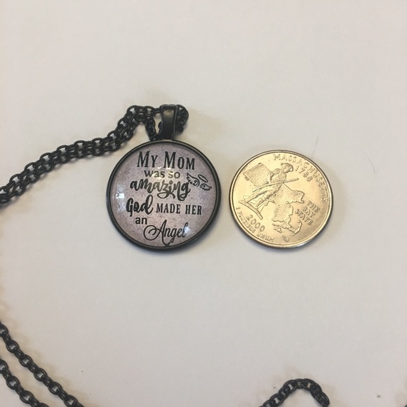 (i1) Amazing Mom Necklace - Picture 4 of 5